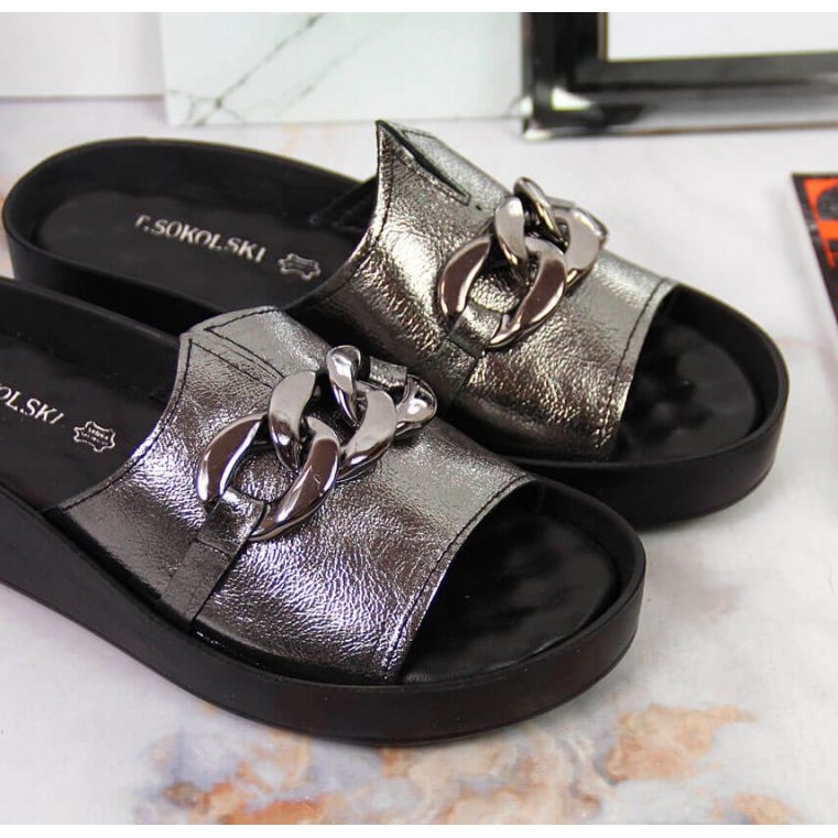 Skinntofflor med kedja T.Sokolski W SCA161 silver 2