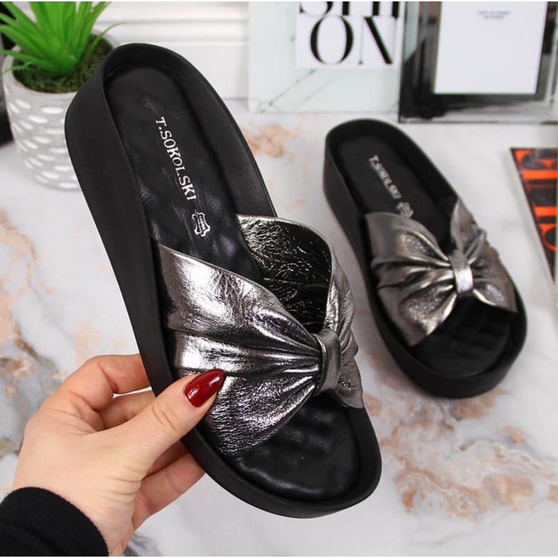 Skinntofflor på kilen T.Sokolski W SCA162B silver silver- 1