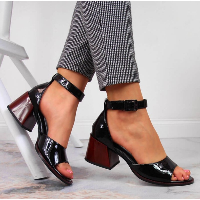 Lädersandaler på stolpen, lackerad Filippo W PAW351 svart 2