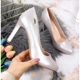 Pumpar på en silverpärla Sergio Leone stolpe 1