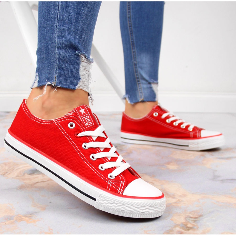 News Röda låga sneakers i textil NYHETER 2