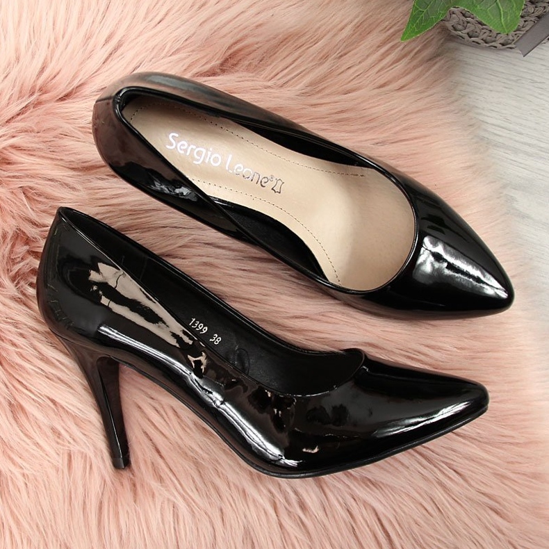 Pumpar på svart patent Sergio Leone stilett 2