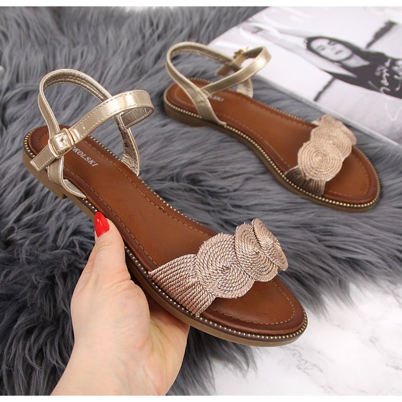 Platta guldsandaler för kvinnor T.Sokolski gyllene 2