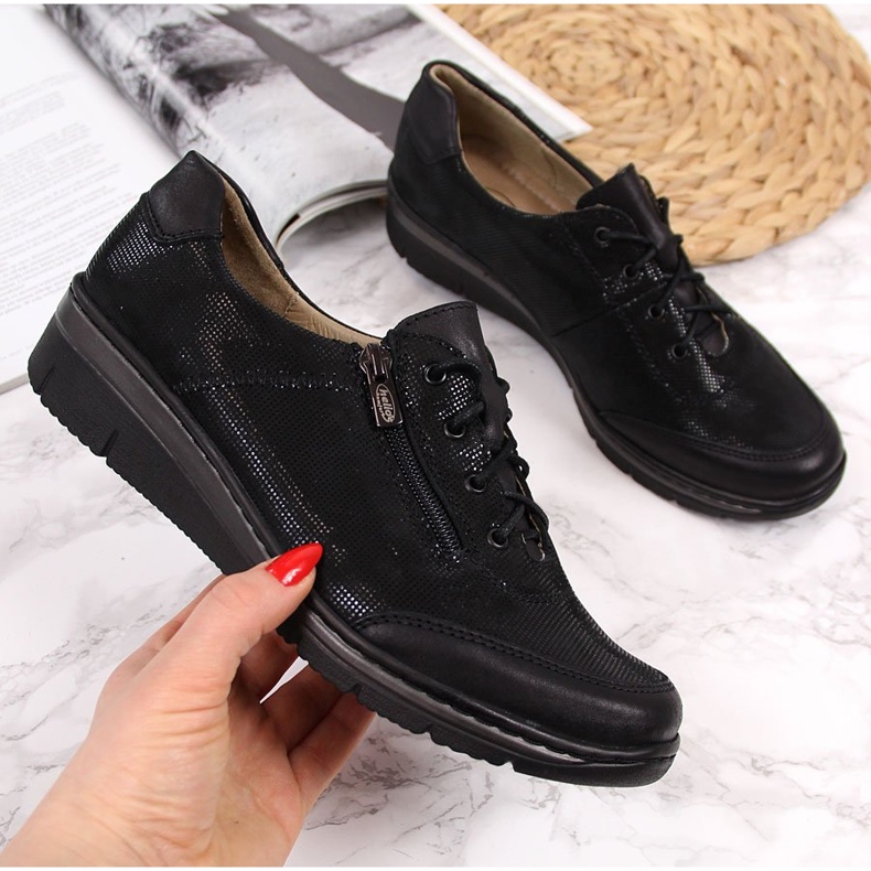 Svarta blanka läderskor Helios 334 1