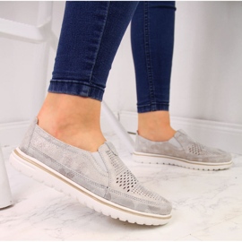 Damskor i guld genombrutna läder Jezzi gyllene 2