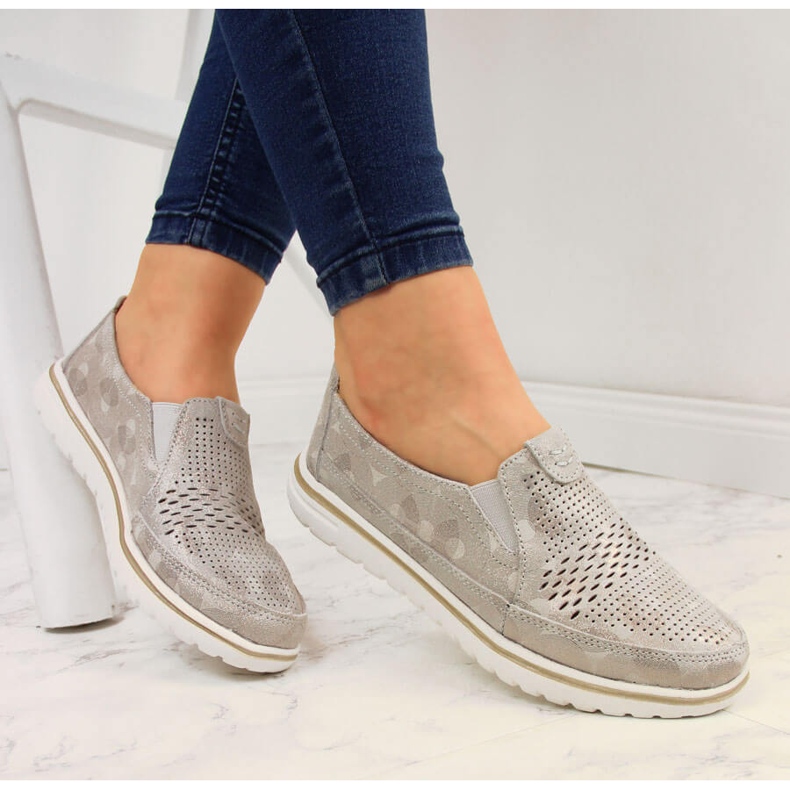 Damskor i guld genombrutna läder Jezzi gyllene 1