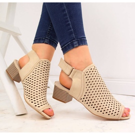 Beige genombrutna sandaler för kvinnor Sabatina 1