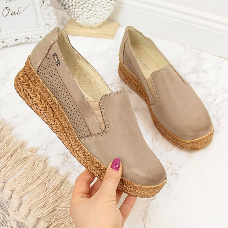 Damskor i läder med en beige kil Helios 350 2