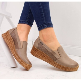 Damskor i läder med en beige kil Helios 350 1