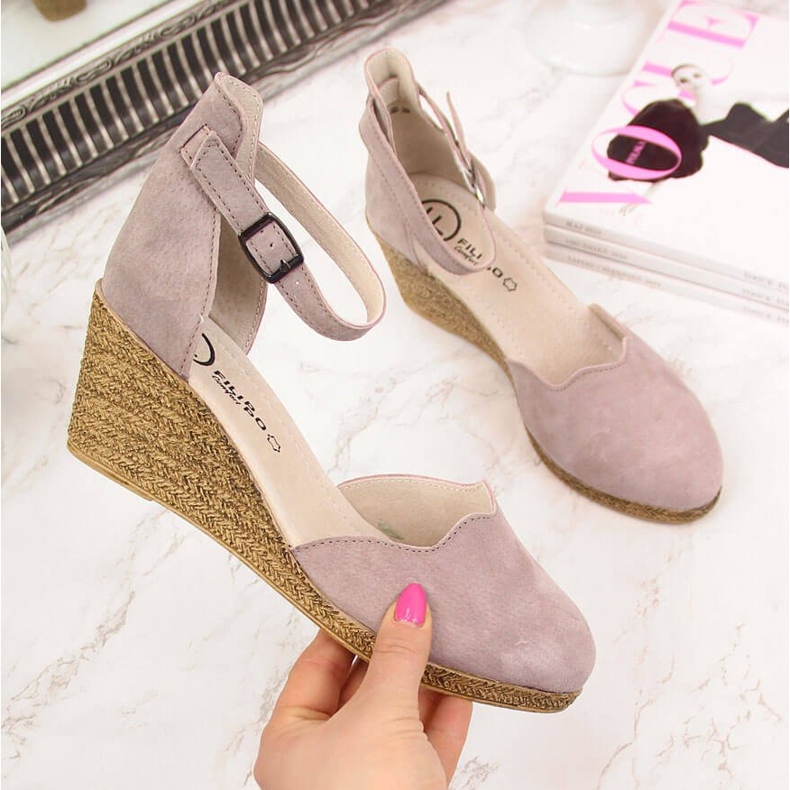 Damsandaler i läder på en kil, smutsrosa Filippo 2