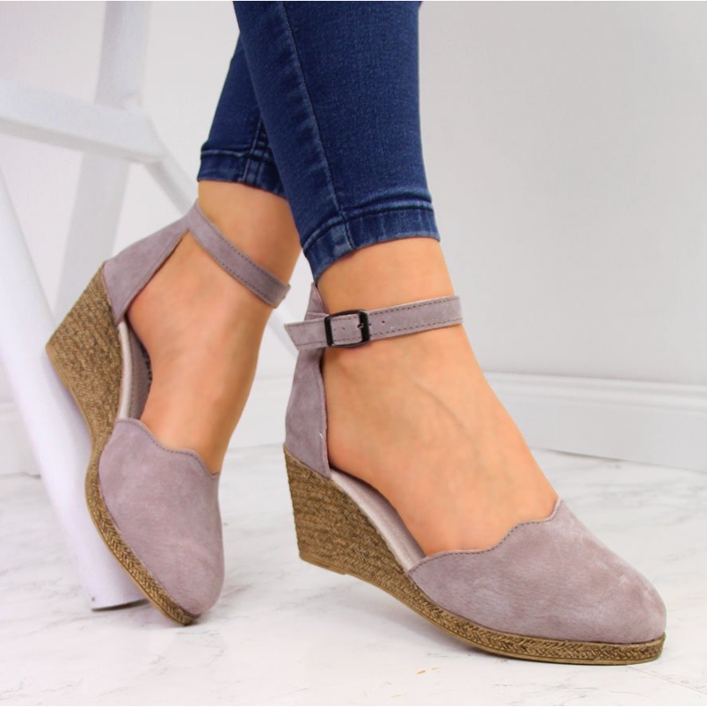 Damsandaler i läder på en kil, smutsrosa Filippo 1