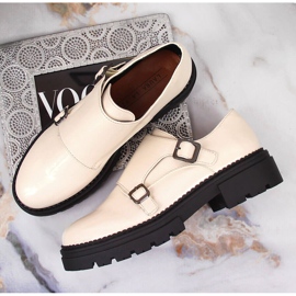 Plattformsskor lackerade beige Laura La.Fi 1