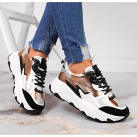 Damsneakers på den vita och guldiga Potocki-plattformen gyllene 1