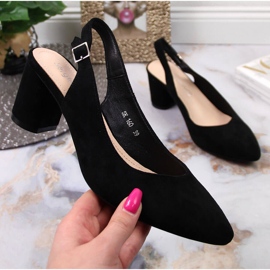 Pumpar för kvinnor på den svarta stolpen av Sergio Leone 1