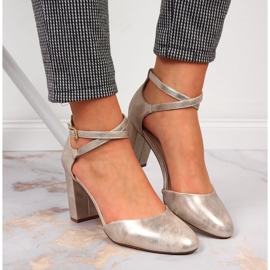 Damsandaler på guldstolpen av Sergio Leone gyllene 1