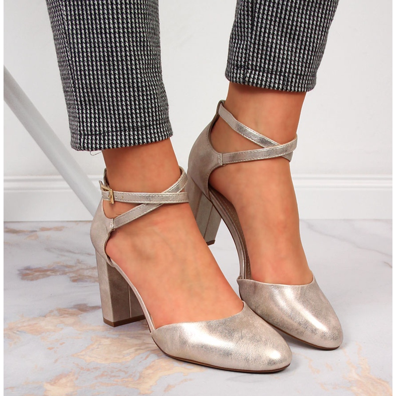 Damsandaler på guldstolpen av Sergio Leone gyllene 1