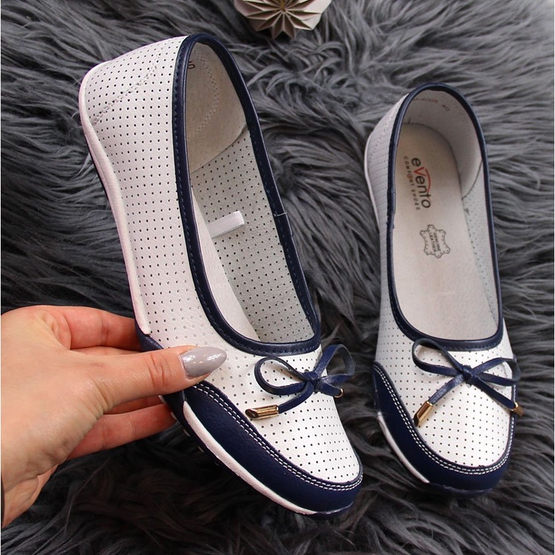 Vita genombrutna läderballerinor eVento för kvinnor 1