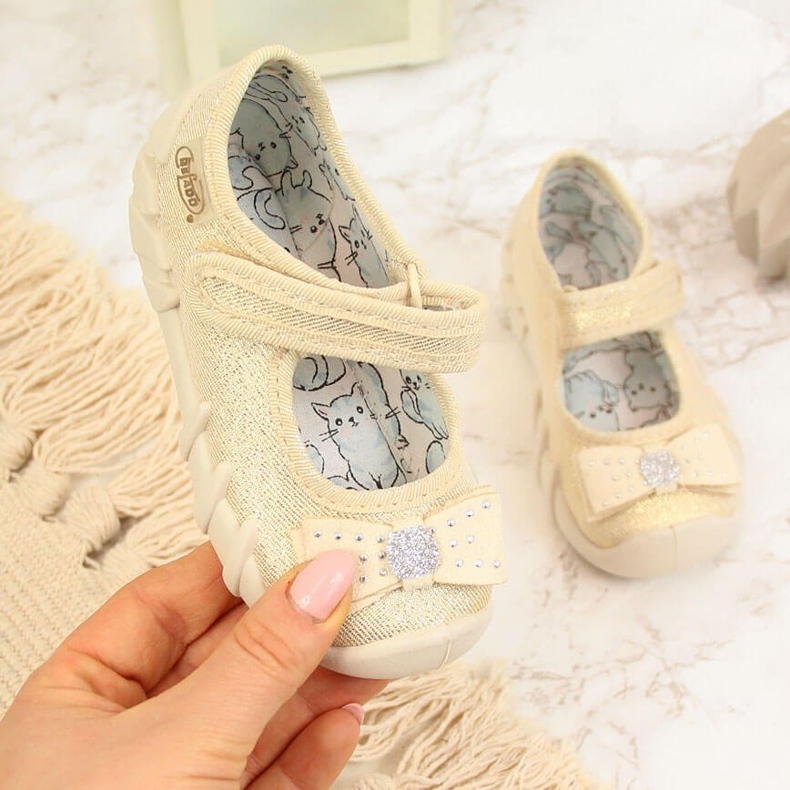 Ballerinas flickor beige kardborre tofflor med en Befado rosett 1