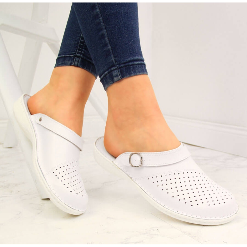 Vita Helios 275 damtofflor i sanitetsläder 1