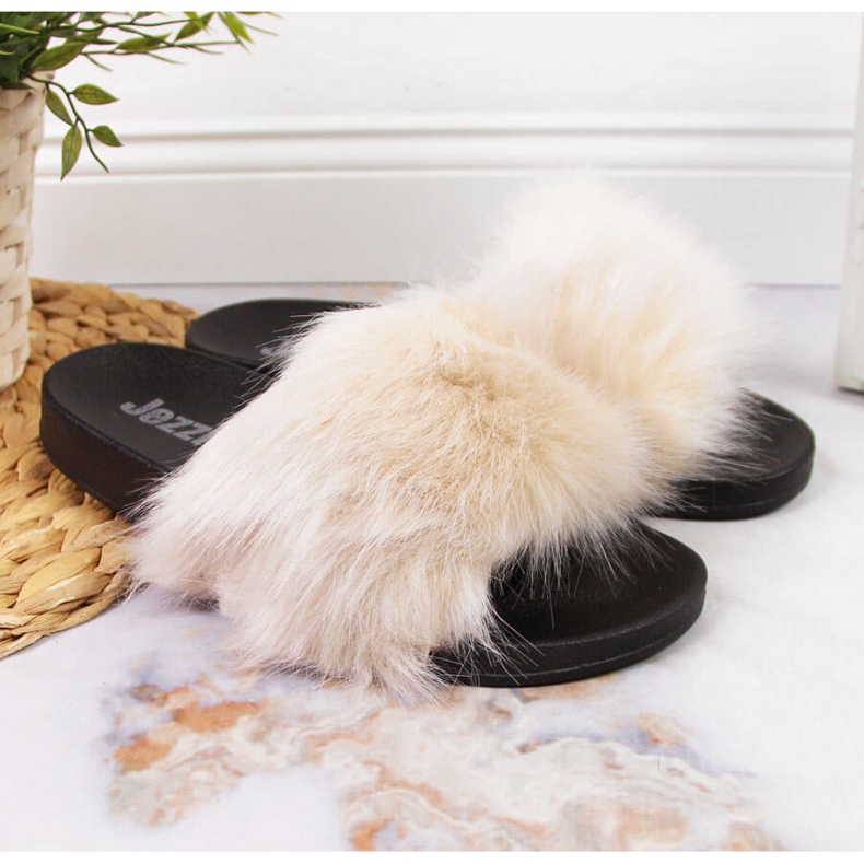 Beige Jezzi tofflor för kvinnor med päls 1