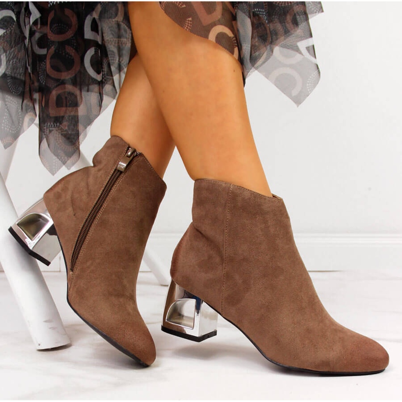 T.Sokolski Bruna damstövlar med dekorativa klackar från T. Sokolski 1