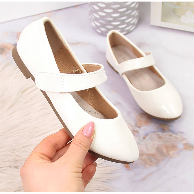 Flickballerinor med kardborre Potocki ecru 1