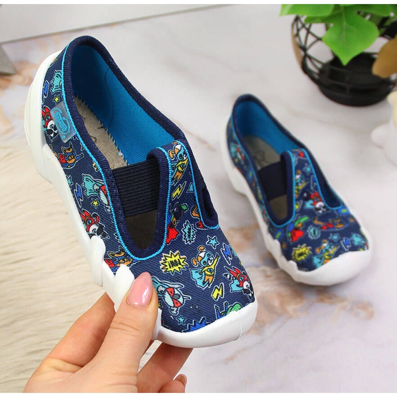 Pojktofflor för dagis på Befado marinblå resår 1