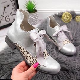 Genombrutna Jezzi-stövlar i våriga silver 1