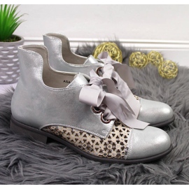 Genombrutna Jezzi-stövlar i våriga silver 2