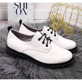 S.Barski Vita damskor med snörning från S. Barski 2