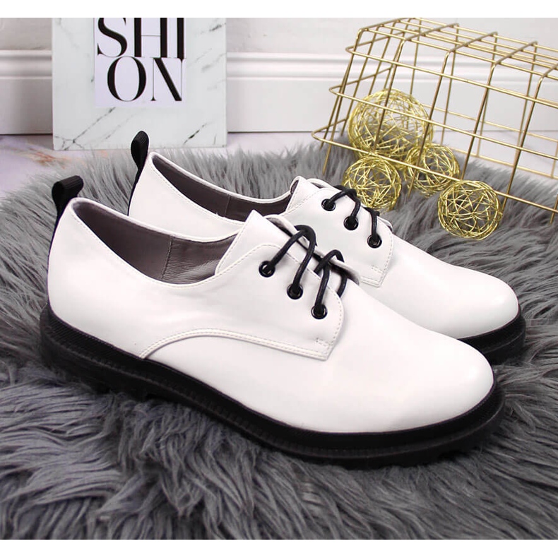 S.Barski Vita damskor med snörning från S. Barski 2