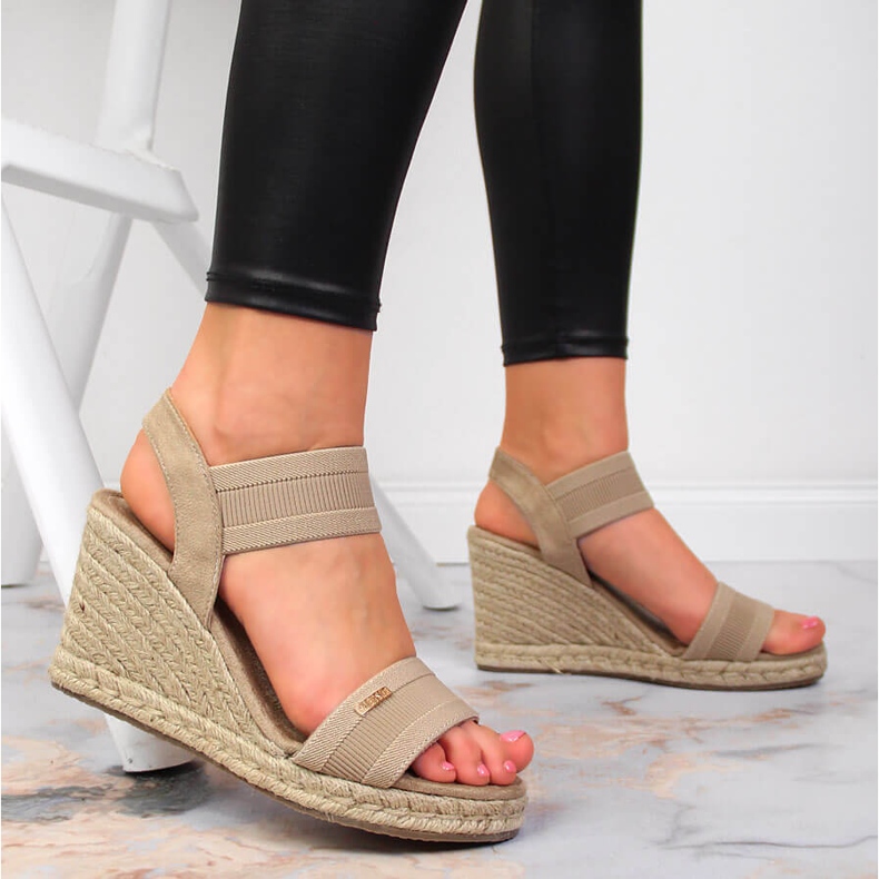 Sandaler espadrillor på en beige kil Big Star JJ274978 2
