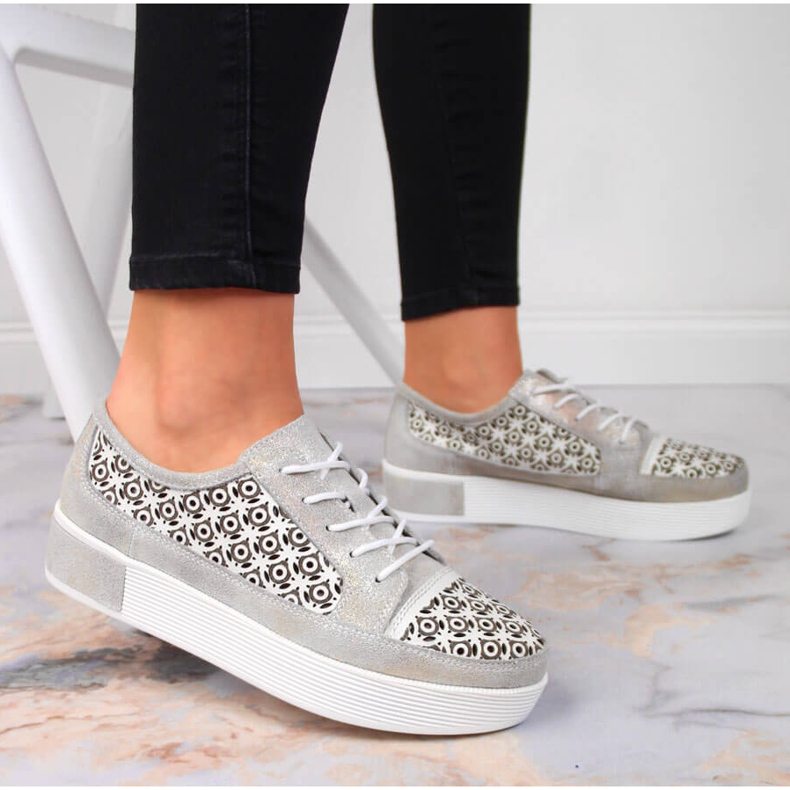 Damskor i guld genombrutna läder Filippo 2