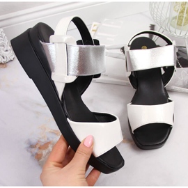 Damsandaler på kilklack med vit Potocki 1