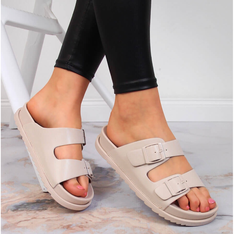 S.Barski Damtofflor i gummi med spännen beige S. Barski 1