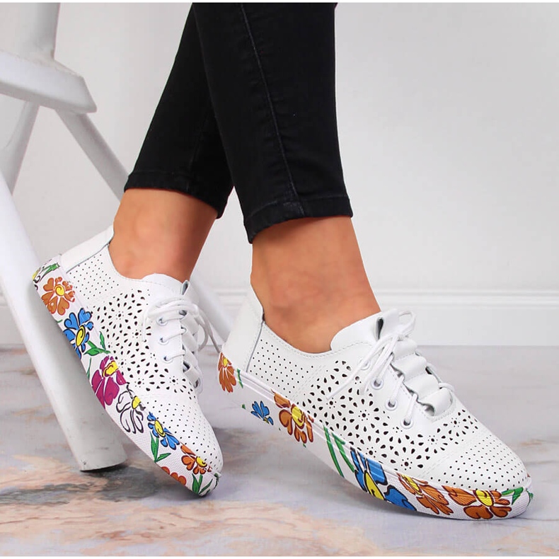 Vita Artiker damskor i genombrutet läder 1