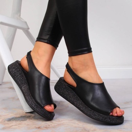 Svarta sandaler för kvinnor på Navy Dot-plattformen 1