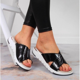 S.Barski Svarta lacktofflor för kvinnor S. Barski 1