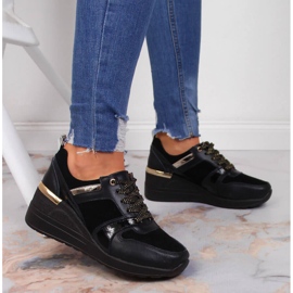 S.Barski Damskor i läder med en kilsvart S. Barski 2