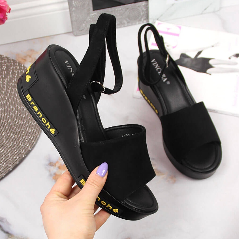 Svarta Vinceza damsandaler på kilklack 1