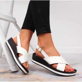 Vita Vinceza damsandaler på kilklack 1