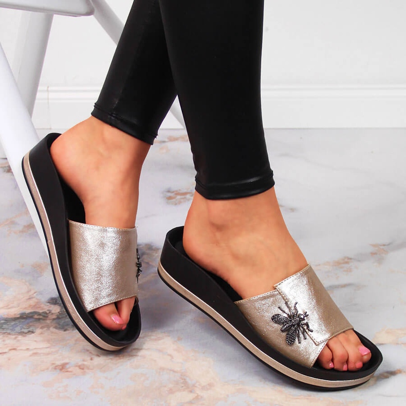 Damtofflor med guldkil med fluga Vinceza gyllene 1