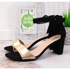 Svarta och guldiga damsandaler på posten eVento 2