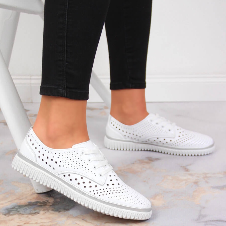 Vita Artiker damskor i genombrutet läder 2