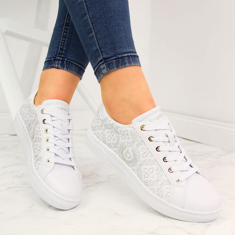 Sneakers för kvinnor vita Bugatti JJ253157 1