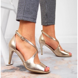 Damsandaler på högklackat guld Sergio Leone gyllene 2