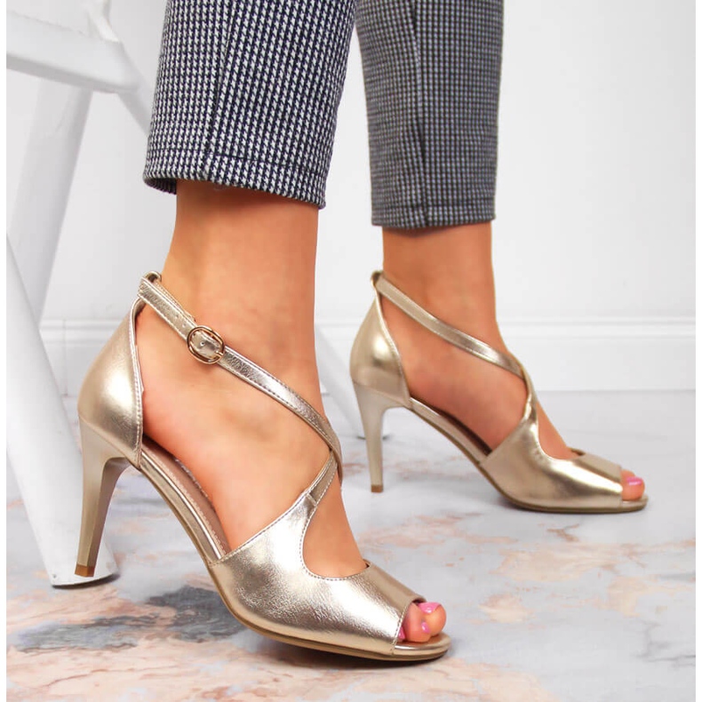 Damsandaler på högklackat guld Sergio Leone gyllene 2