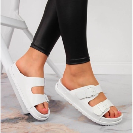 S.Barski Damtofflor i gummi med spännen vita S. Barski 1