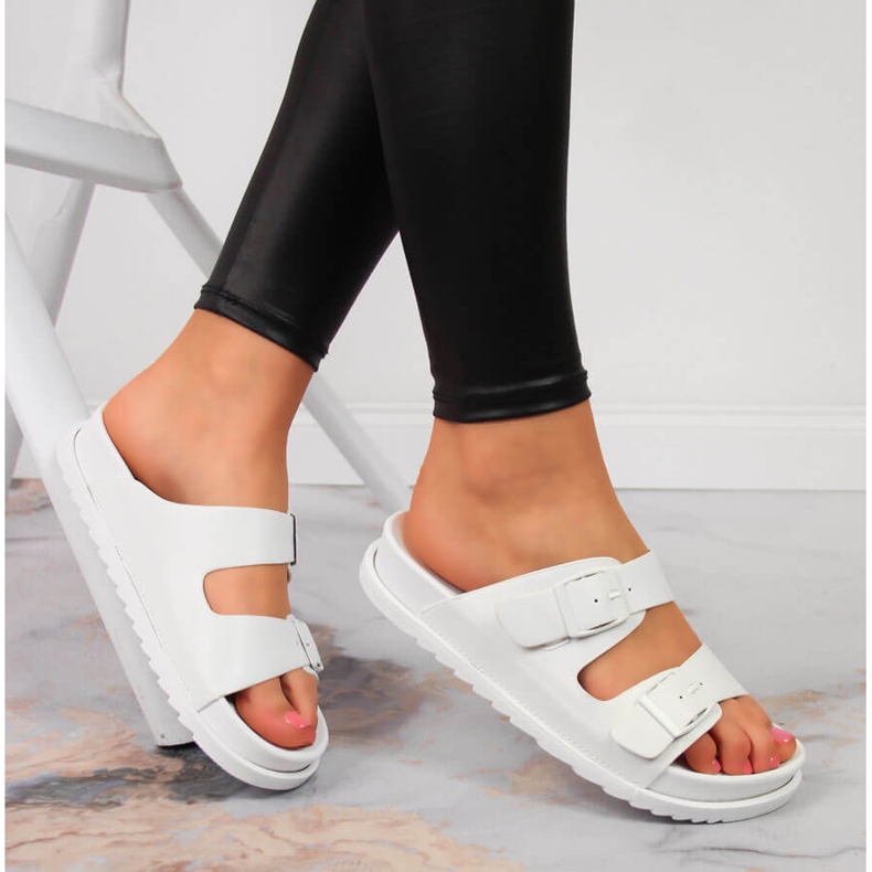 S.Barski Damtofflor i gummi med spännen vita S. Barski 1