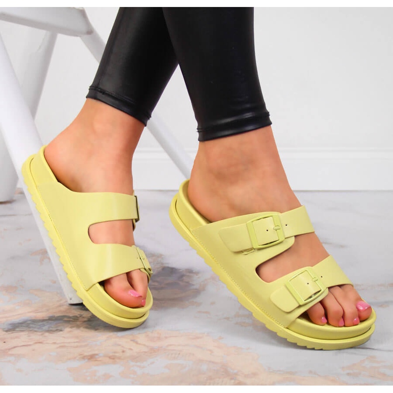 S.Barski Gula damtofflor i gummi med spännen gula S. Barski 1